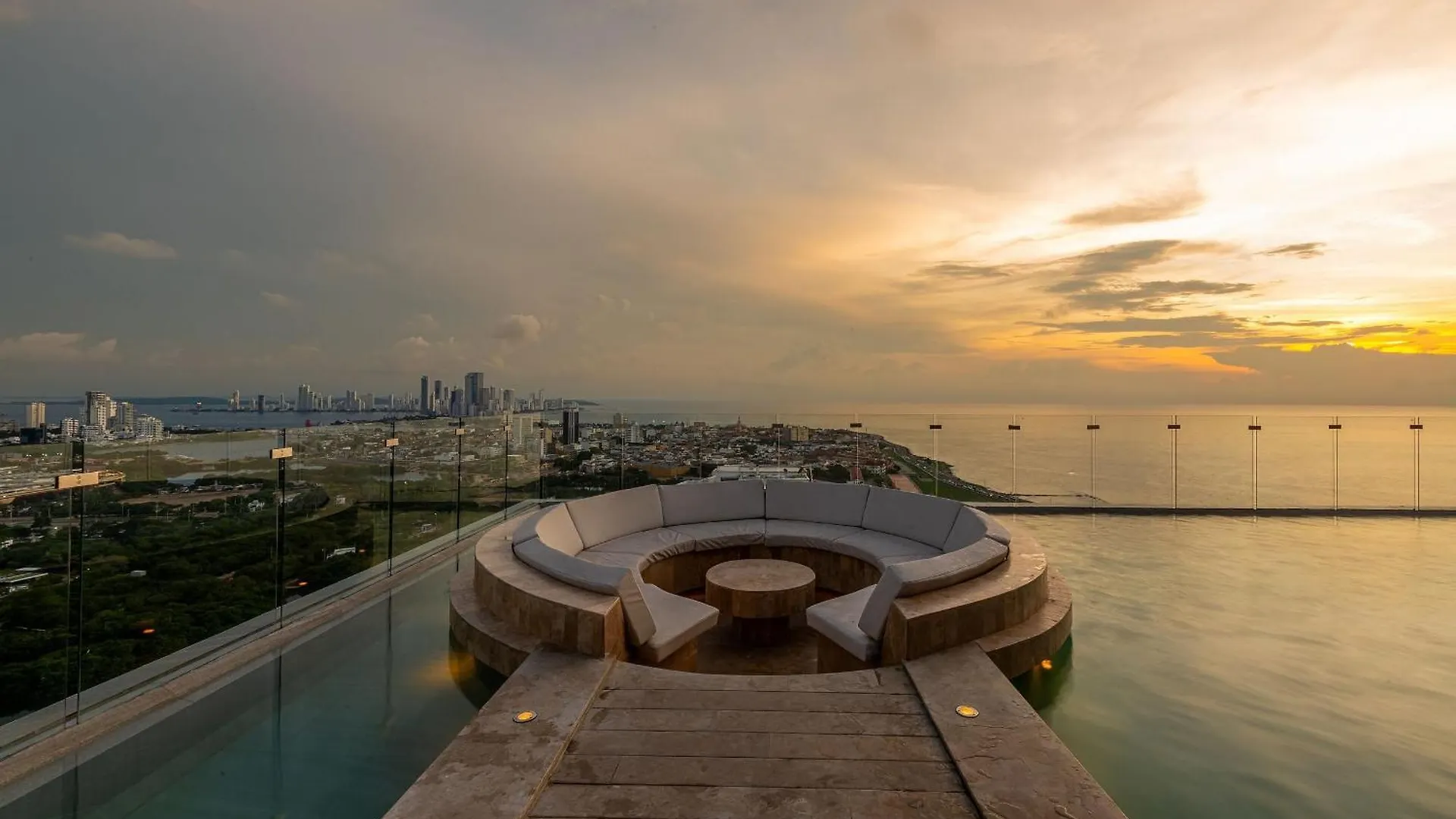 Awesome View Historic Center, Castle And Sea 2Br Apartment Cartagena
